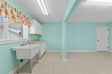 Welcome to this spacious and beautifully maintained 3-bedroom, 3 - photo 49