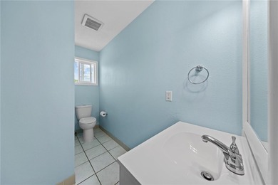 Welcome to this spacious and beautifully maintained 3-bedroom, 3 - photo 51