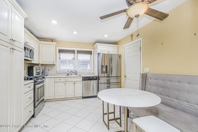 Beautiful raised ranch on large 40 x 107 lot. Level 1: Living - photo 3