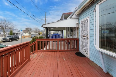 Short Sale Opportunity awaits! This 1,432 sq. ft. semi-detached - photo 4