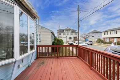 Short Sale Opportunity awaits! This 1,432 sq. ft. semi-detached - photo 5