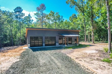 PRIVACY, CONVENIENCE AND CLASS - ALL IN ONE SPOT! Welcome to - photo 2