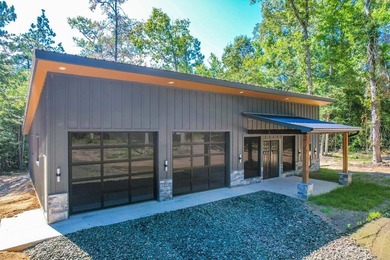 PRIVACY, CONVENIENCE AND CLASS - ALL IN ONE SPOT! Welcome to - photo 3