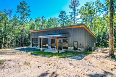 PRIVACY, CONVENIENCE AND CLASS - ALL IN ONE SPOT! Welcome to - photo 5