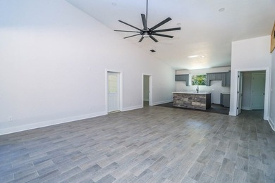 PRIVACY, CONVENIENCE AND CLASS - ALL IN ONE SPOT! Welcome to - photo 9