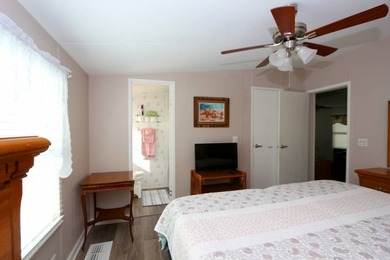 This darling little hidden community, just 1.5 miles away from - photo 30