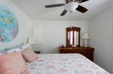 This darling little hidden community, just 1.5 miles away from - photo 38