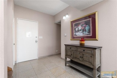 Experience coastal living at Sunchase IV in this spacious - photo 7
