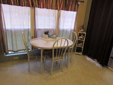 Furnished two bed two bath with rear deck on the pond . Extra - photo 16
