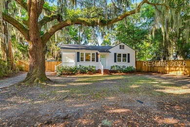 Charming Pigeon Point Cottage! Nestled in one of Beaufort's most - photo 1