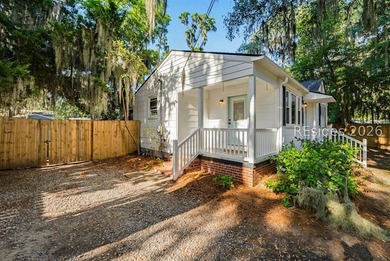 Charming Pigeon Point Cottage! Nestled in one of Beaufort's most - photo 5