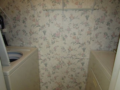 Furnished two bed two bath with rear deck on the pond . Extra - photo 25