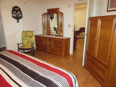 Furnished two bed two bath with rear deck on the pond . Extra - photo 27