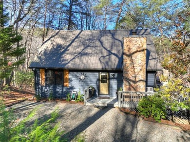 This retreat is the perfect mountain getaway. This remodeled - photo 2