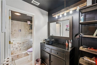Welcome to this beautifully designed two-story townhouse - photo 21