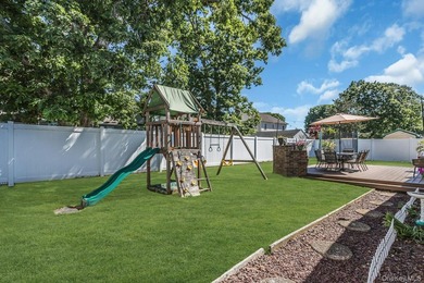 Spacious and sun filled this mid-block ranch has it all - photo 28