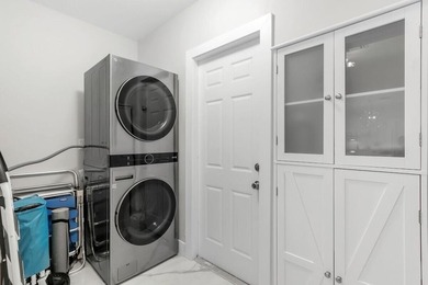 Fourth bedroom is a detached guest house/suite and does not - photo 30