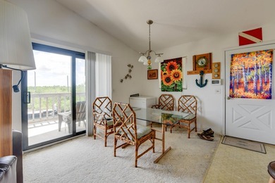 Excellent Investment Opportunity! Classic waterfront home in - photo 4