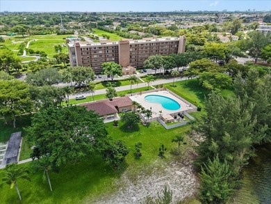 Welcome to your dream penthouse condo in the heart of Deerfield - photo 26