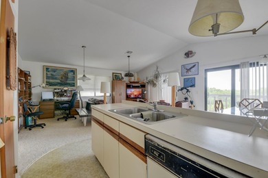 Excellent Investment Opportunity! Classic waterfront home in - photo 8