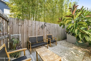 Turnkey, fully furnished TRIPLEX just 1 block from the river in - photo 33