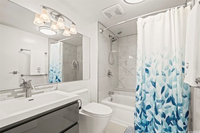 Discover 21D, a Horizon View Tower high-floor gem boasting