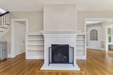 Classic 1930's style 3-bedroom 1.5 bath Colonial on a rare - photo 12