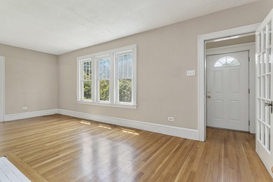 Classic 1930's style 3-bedroom 1.5 bath Colonial on a rare - photo 14