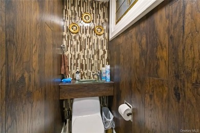 Charming Tudor home filled with character, set on a dead-end - photo 10