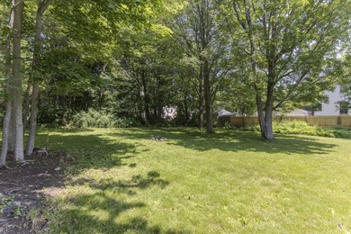 Classic 1930's style 3-bedroom 1.5 bath Colonial on a rare - photo 46