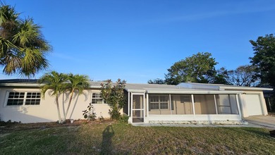 Embrace the coastal lifestyle with this charming fixer-upper - photo 2