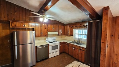 Embrace the coastal lifestyle with this charming fixer-upper - photo 3