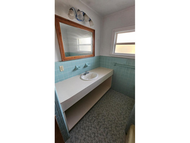 Embrace the coastal lifestyle with this charming fixer-upper - photo 10