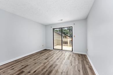 Prime Location! Move in ready & pristine 2-bedroom, 2-bathroom - photo 15