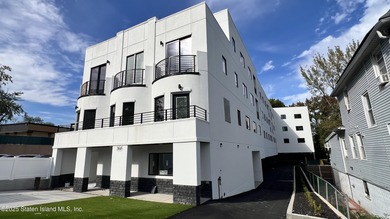 (private lake, pond, coastal) Condo For Sale in Staten Island New York