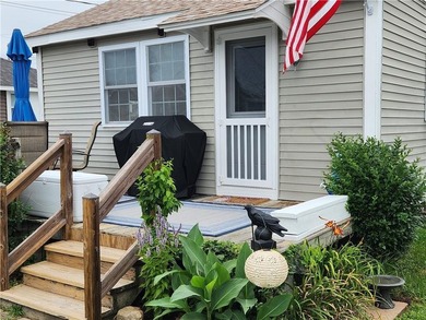 Charming Updated Beach Cottage - Walk to the Water! Enjoy - photo 1