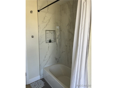 A sense of calm and refinement defines this exceptional - photo 43