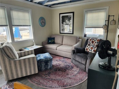 Charming Updated Beach Cottage - Walk to the Water! Enjoy - photo 3