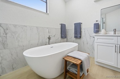 A sense of calm and refinement defines this exceptional - photo 45