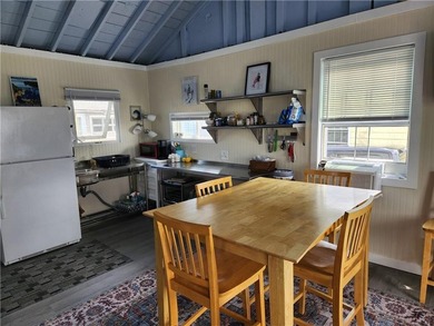 Charming Updated Beach Cottage - Walk to the Water! Enjoy - photo 6
