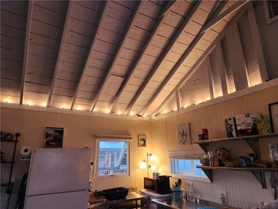 Charming Updated Beach Cottage - Walk to the Water! Enjoy - photo 7