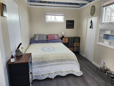 Charming Updated Beach Cottage - Walk to the Water! Enjoy - photo 9