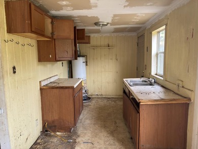 Welcome to your next REO opportunity! Built in 1970, this corner - photo 5