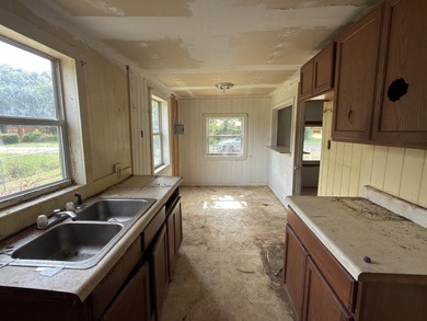 Welcome to your next REO opportunity! Built in 1970, this corner - photo 6