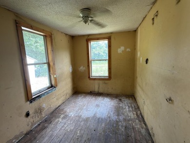 Welcome to your next REO opportunity! Built in 1970, this corner - photo 10