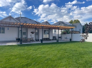 Welcome home to this beautiful Stansbury Park property where - photo 33
