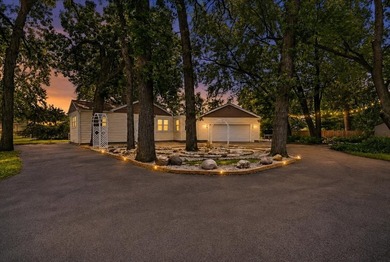 Charming Venetian Village Ranch on Double Lot- Welcome to this - photo 9