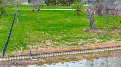 Great opportunity to own a beautiful waterfront homesite - photo 2