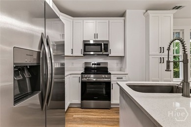 Two primary suites, each with a full en-suite bath and walk-in - photo 14