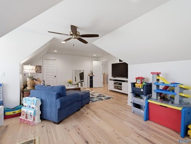 Amazing custom brick 4 bed home in Guntersville City school - photo 32